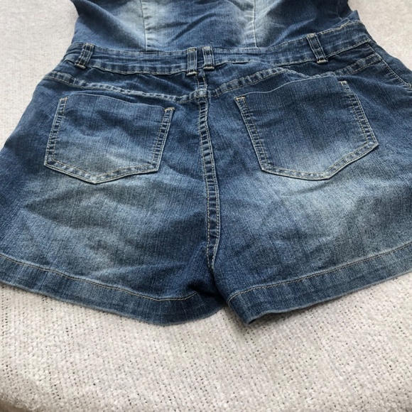 Bluenotes size 32 jumper/overall shorts. Button up front, pockets , belt holders - Picture 2 of 9